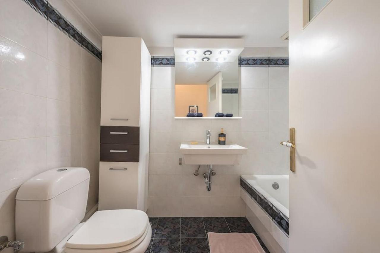 Central 3Br Apartment Next To Panormou Metro! Atény Exteriér fotografie
