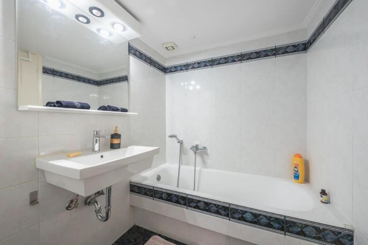 Central 3Br Apartment Next To Panormou Metro! Atény Exteriér fotografie